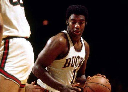 足球比赛中 足球比赛中