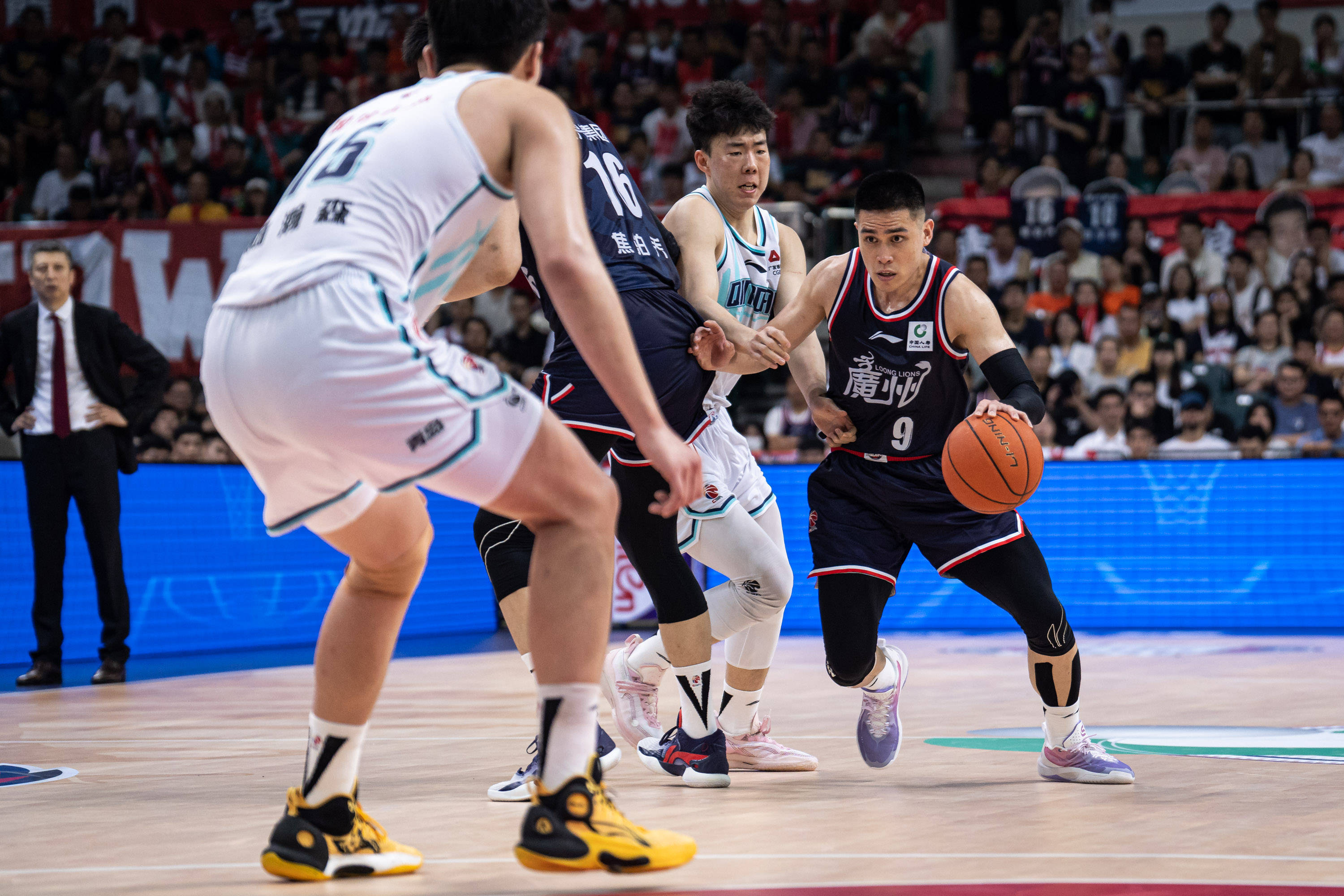 从财务和竞 从财务和竞