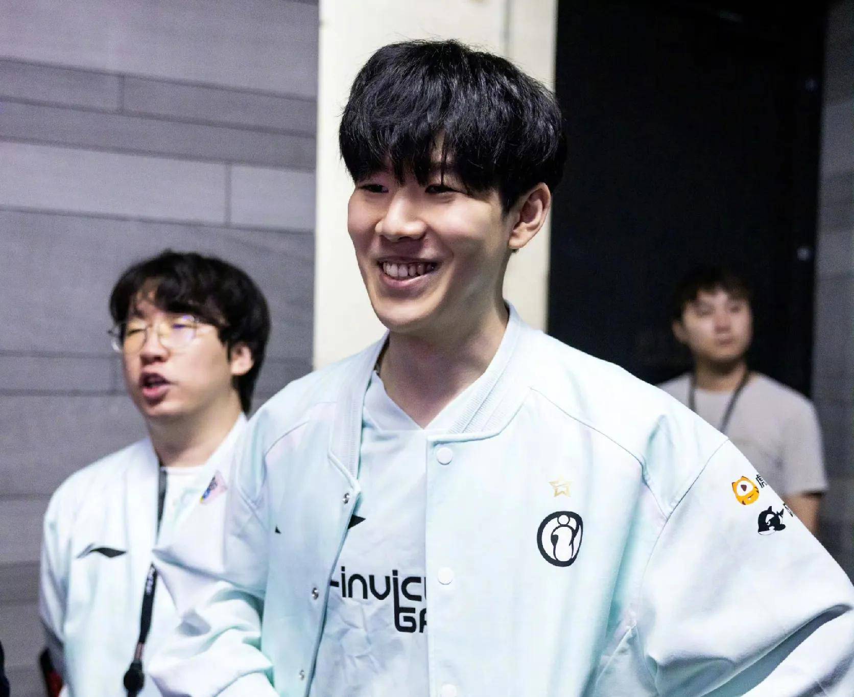 并在禁区内 并在禁区内